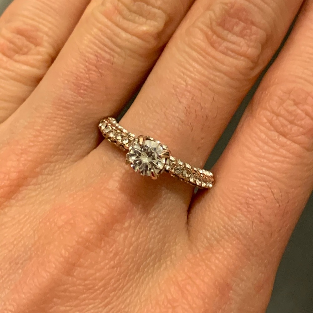 Gorgeous RoseGold Women RingRound Cut WhitSapphire - Picture 6 of 7